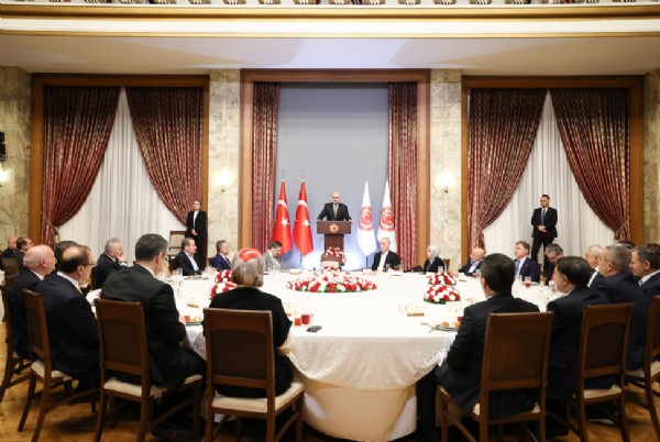 TBMM Başkanı Numan Kurtulmuş, sivil toplum kuruluşlarının temsilcileriyle iftarda bir araya geldi.